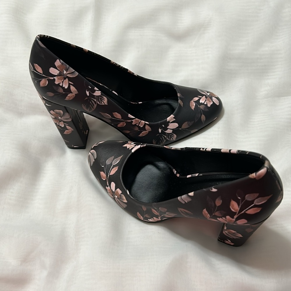 Le Chateau - shoes - Picture 5 of 5
